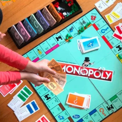 Monopoly Classic Board Game, Classic Property Trading & 2-8 Players, Perfect for Family Fun